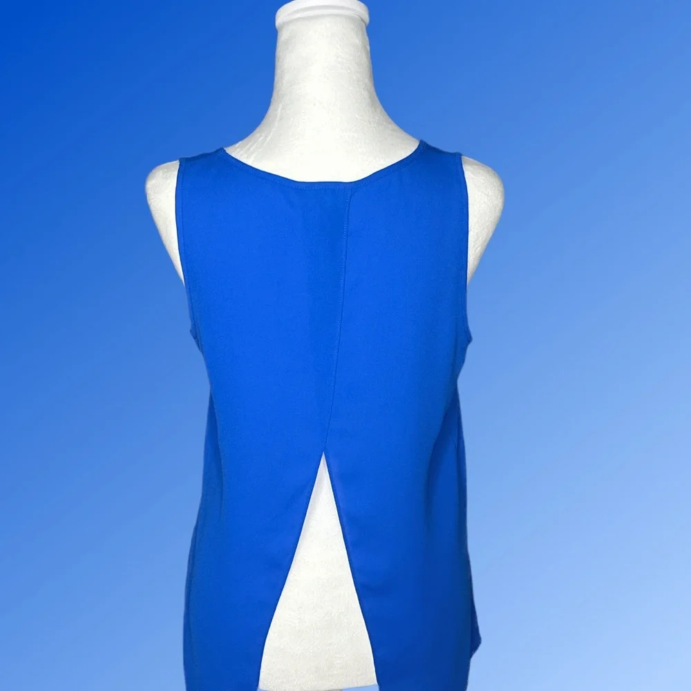 Express Scoop Neck Sleeveless Tank Top - Picture 2 of 3